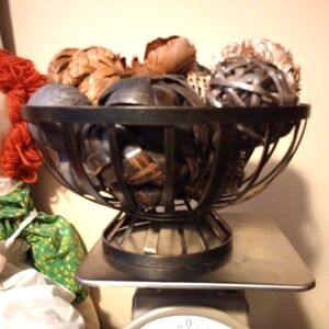 Decorative Woven Ball Set in Metal Basket